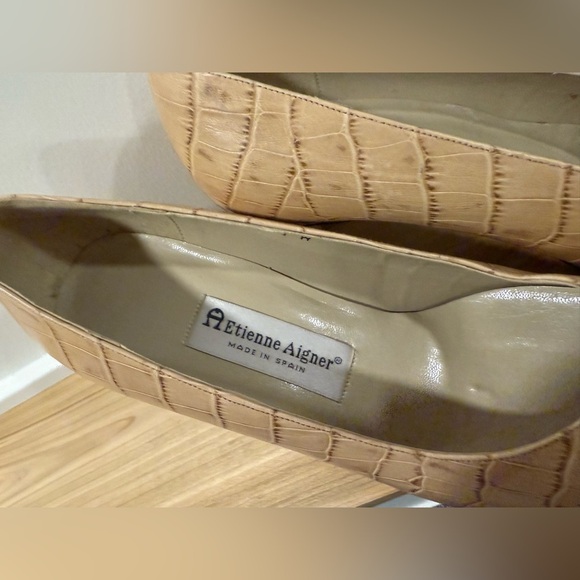 Etienne Aigner Tan Heels with Crocodile Texture Size 8.5 - Picture 5 of 10